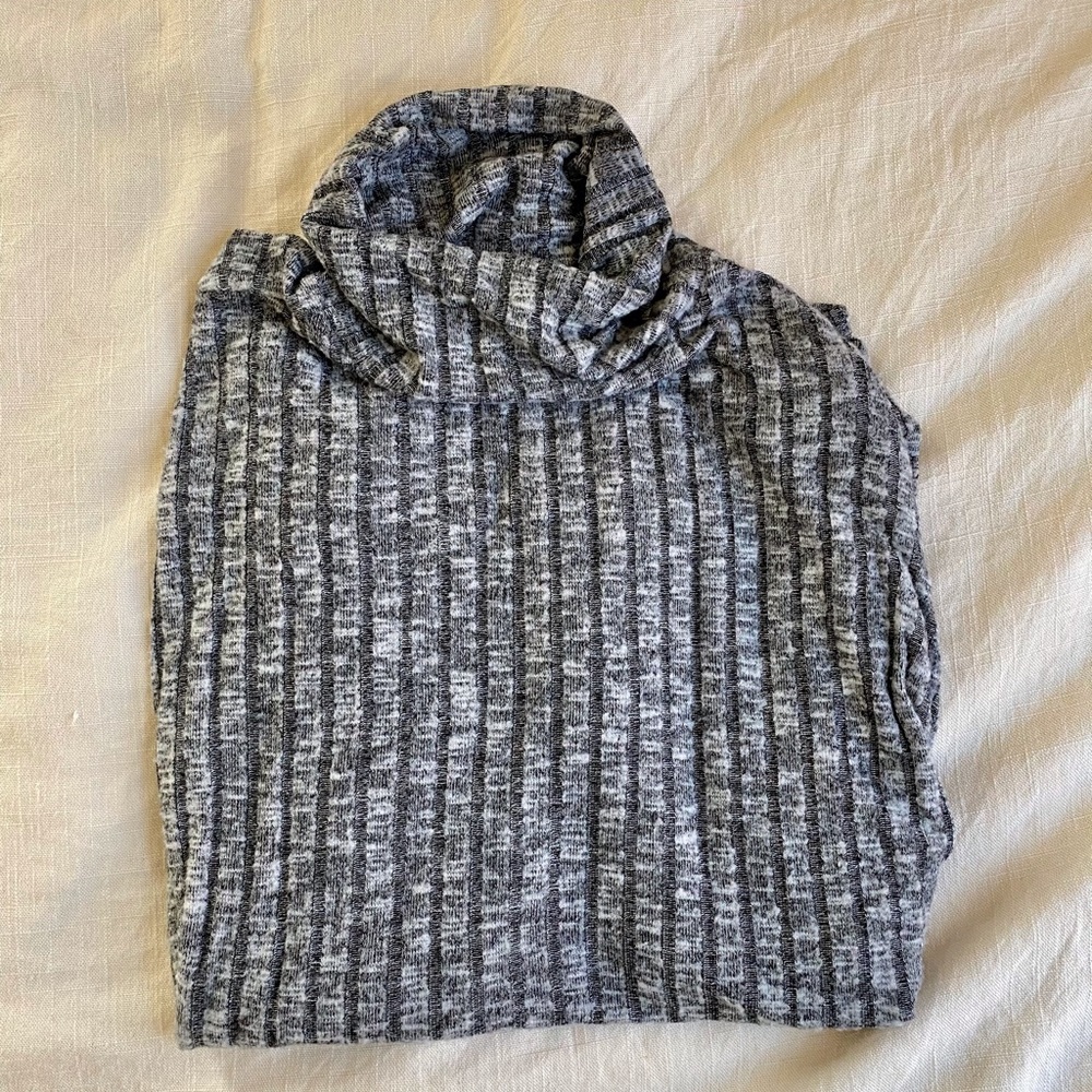 Flowy turtle neck long sleeve